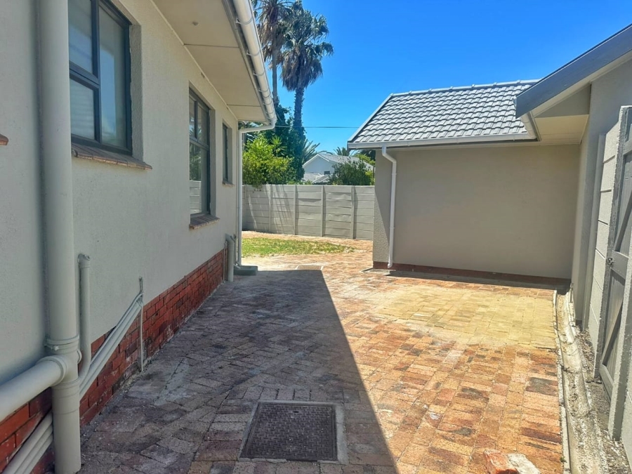 4 Bedroom Property for Sale in Panorama Western Cape